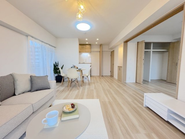 アンピールやよい坂の居間