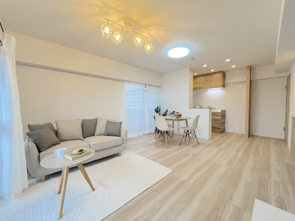 アンピールやよい坂の居間