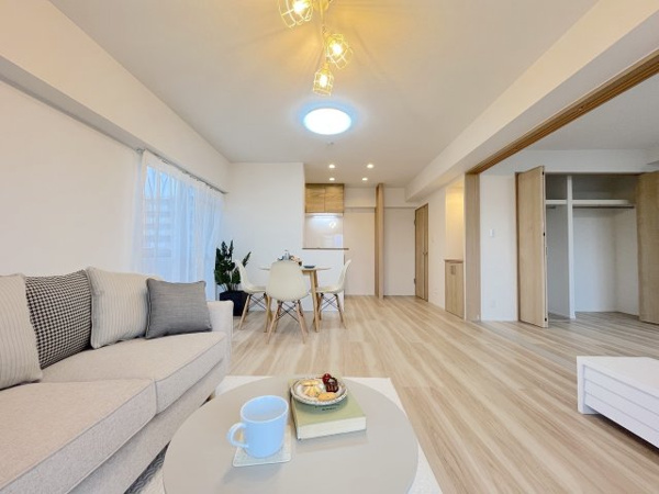 アンピールやよい坂の居間