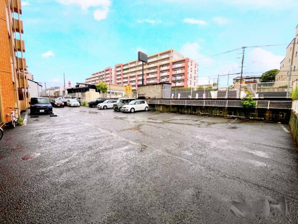 アンピールやよい坂の駐車場