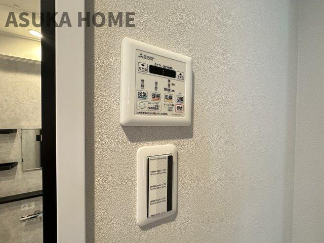 実は後から付けようとすると大変な設備のひとつです。暖房乾燥機付きの為、冬も快適ですよ。