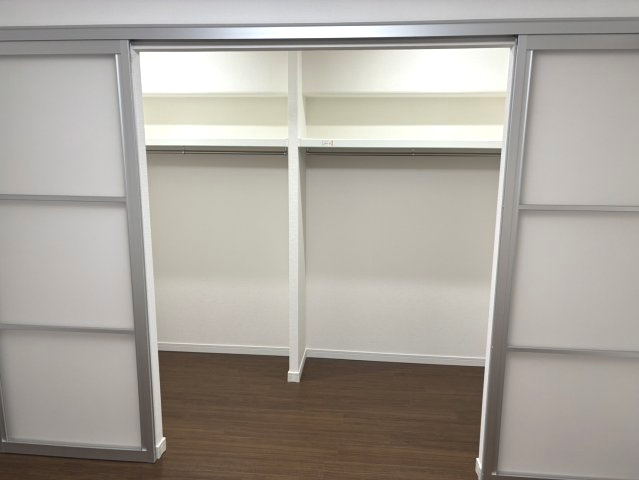 大型ウォークインクローゼット付。お部屋もスッキリ片づけられます