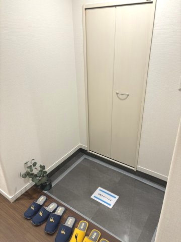 玄関横に収納があるので、片付いた玄関がキープできます