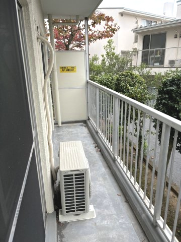 お洗濯物が良く乾きそうな、南東向きのバルコニーです