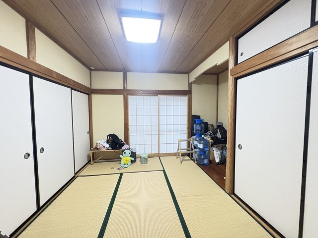 明るく落ち着いた和室です。畳の心地よさを感じられる空間です。