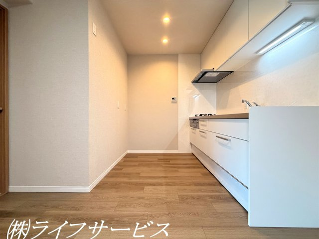 システムキッチン／上部にダウンライトを設置しました！