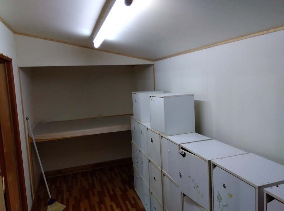 季節物や日用品の保管に便利な収納部屋です。
