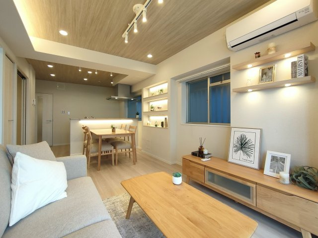 【LDK約13.4帖】　家族が集い、笑い、遊び、読書をして、そして日向ぼっこをしながら過ごす広く開放的な自遊空間。