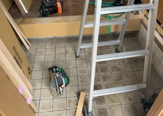 家の顔となる玄関には、靴をすっきり収納できるシューズボックスを完備しています。散らかりがちな玄関まわりを綺麗に保てます。2026年8月に玄関周り含む内装リフォームが完了予定となっております。