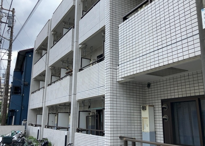 物件によっては、入居者が個人的に使用できる専用庭がついているものもあります。また、住宅の中にある土間の部分を庭と呼ぶこともあります。庭の用途は住む人によって変わり、それによってデザインもさまざまです。