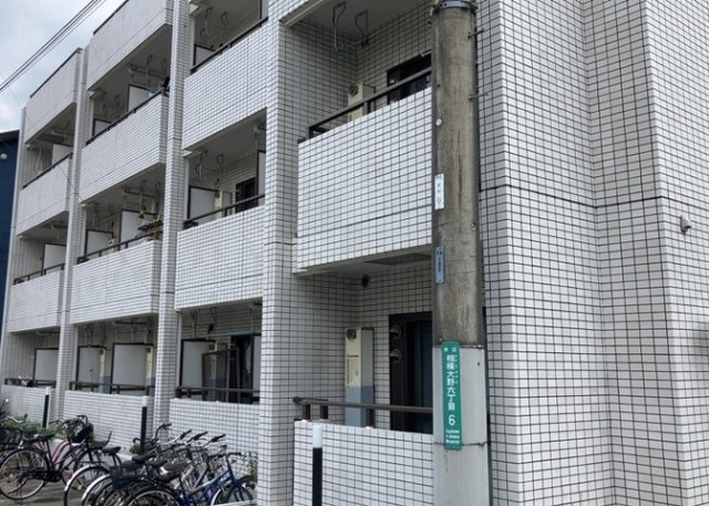 ＲＣ造、Reinforced　Concreteは直訳すると補強されたコンクリートです。主に柱や梁・床・壁が鉄筋とコンクリートで構成おり、鉄筋を組んだ型枠にコンクリートを流し込んで固めたものを指します。