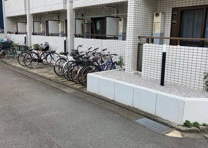 外観はマンション管理がされているかの目安になります。築年数が古いと、壁面は劣化してひび割れが生じることも！建物が古びていても細かいところが修繕されていると、きちんと管理されているなぁと感じるでしょう。
