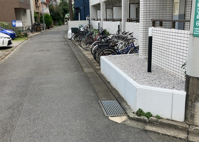 駐車場と明記されていても、最小スペースでつくられた駐車場だと大型車は駐車できなかったり、出入りしにくくなったりする可能性があります。お車のサイズと購入したい物件の駐車場のサイズを現地で確認しましょう。