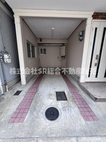 お車をお持ちの方に必要な駐車場はビルトインガレージ（車種による）です！自転車・バイクも置けます。