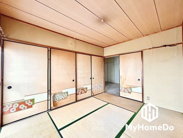 畳のある和室スペース。ご家族でくつろぐお部屋としてなど、生活スタイルに合わせた使い道をご検討ください。