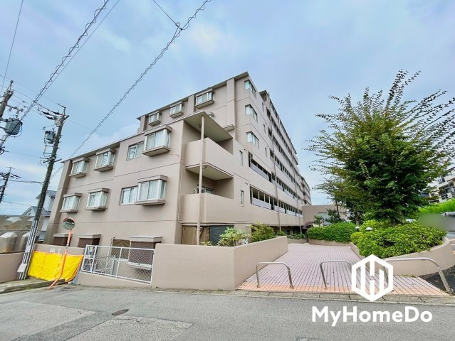 暮らしを支える周辺エリア。現地をご見学の際は、室内の状態とともに街のリアルな雰囲気もご体感ください。