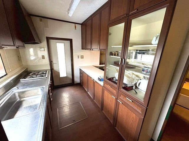 リフォーム前です。システムキッチンは交換してのお渡しになります。