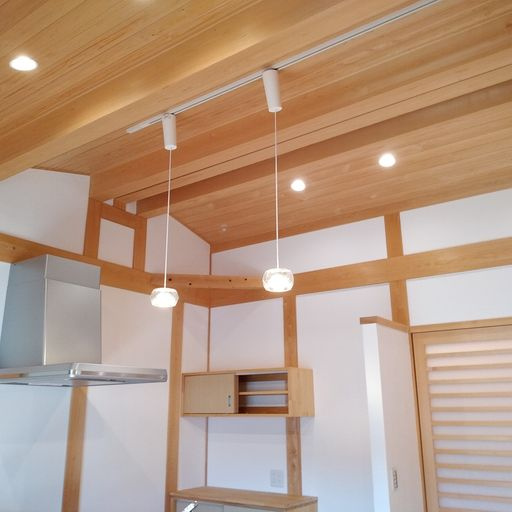 離れキッチン天井部は木がふんだんに使われています