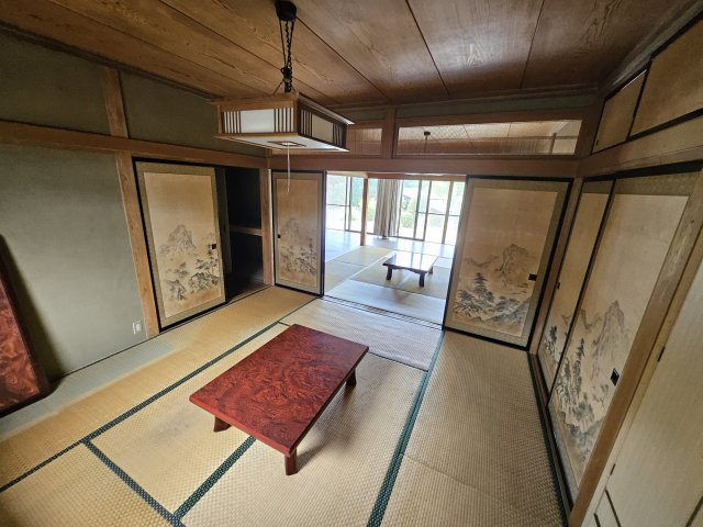 続き間の和室となっています。