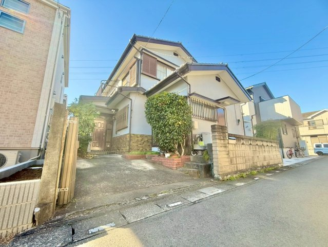 縦長の土地で駐車も楽々です