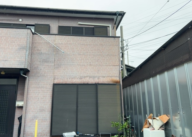 土地の面積＝住宅面積ではありません。建ぺい率の問題などで、土地のある場所によって住宅を建てられる面積は限られています。高さもしかり、「土地」という言葉の中には、建築条件も含まれると考えておきましょう。