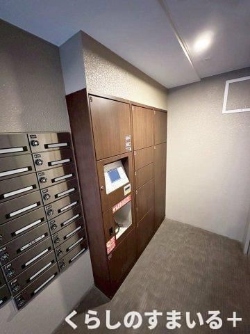 宅配ボックスがあります