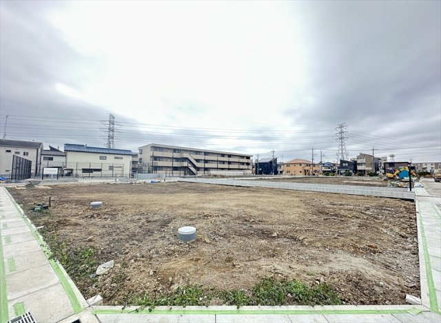 販売現地／2026年3月6日撮影　全26棟の大型分譲地。新しいコミュニティが広がる街並みです。