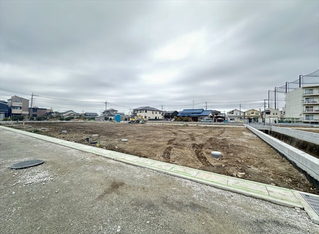 販売現地／2026年3月6日撮影　通路として使われにくい独立したLDKは、家具レイアウトの自由度が高く、家族が快適に過ごせる心地よい空間です。