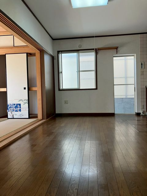 隣接する和室と繋げると、さらに広い空間に。
