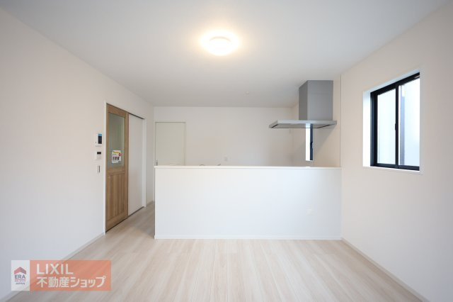 【ダイニング】現地完成写真。家族でくつろげるダイニングです。