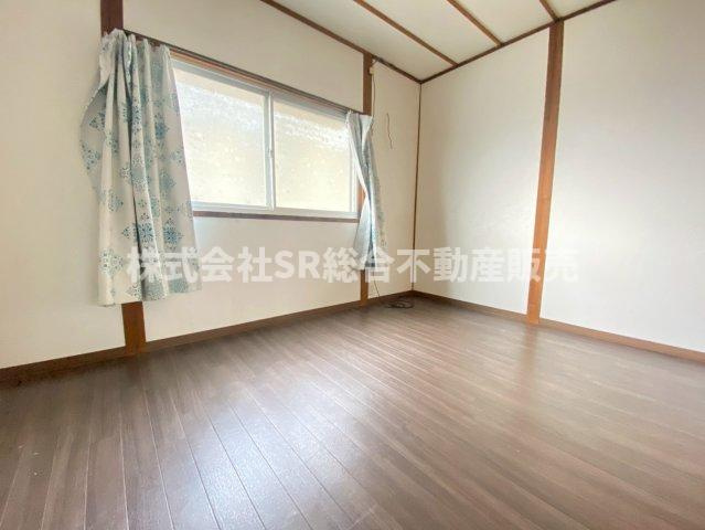 陽が降り注ぐ洋室