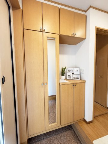 三面鏡付きのシューズボックスです！