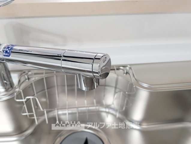 【Water　cleaner】　◆浄水器◆蛇口から流れ出すお水はクリーンでいつも楽しめます。また浄水器内臓シャワー混合栓なので場所取らずのスッキリとしたスタイルです。