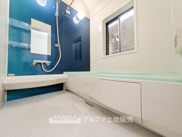 【Bath　room】　◆バスルーム◆一日の疲れをゆっくり癒せる落ち着いたバスルーム。浴室乾燥機付きで天候を気にせず洗濯でき、毎日の暮らしにも便利な空間です。