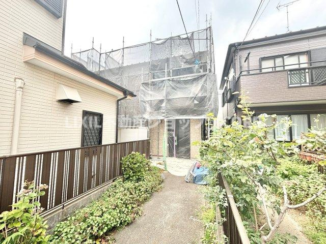 カースペースは嬉しい2台分ございます（車種による）セカンドカーをお持ちの方も安心です。