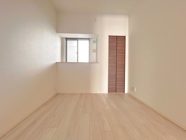 使い勝手のいい洋室です