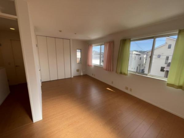 2階洋室は、使用用途によって2部屋に分けてご利用いただけます。(※別途リフォーム工事が必要)