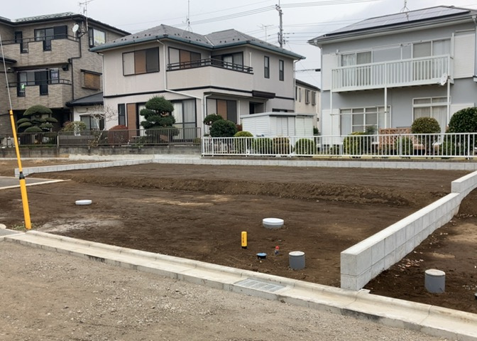 土地の形が極端に長細かったり、狭小地、あるいは道路との高低差がある傾斜地だった場合、後々売ろうとしても買い手がつかない場合もあります。後々、売却することになった時に価値の下がらない土地を選びましょう。