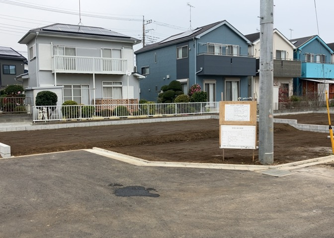 現地に行くなら、物件の周囲の地形がどうなっているかを見ることも大切です。周辺より低くなっている土地では、大雨などで水が集まりやすいため、地盤が弱くなっているということも考えられるため、注意が必要です。