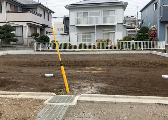 隣家の土地はどうなっているのか、生活利便施設が近くにあるのか、学校まで近いかなど、お客様のライフスタイルにあわせたイメージが重要です。また、近くにあると困る施設が近くにないかも確認するといいでしょう。