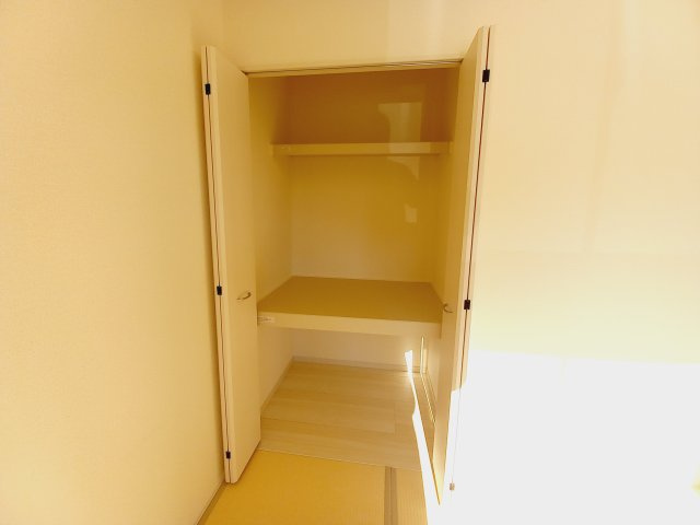 同施工◆和室の写真です◆　和室には押入もございますので、お布団などを収納しておけば、来客の際にもサッと出せて便利ですね。
