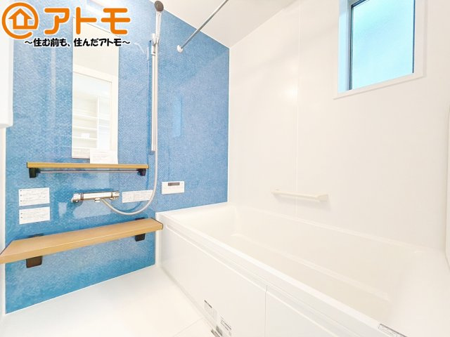 浴室は落ち着いた色のパネルでゆったりと過ごせる空間です。お風呂で一日の疲れを癒しましょう♪