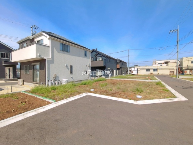 前面道路含む現地写真です
