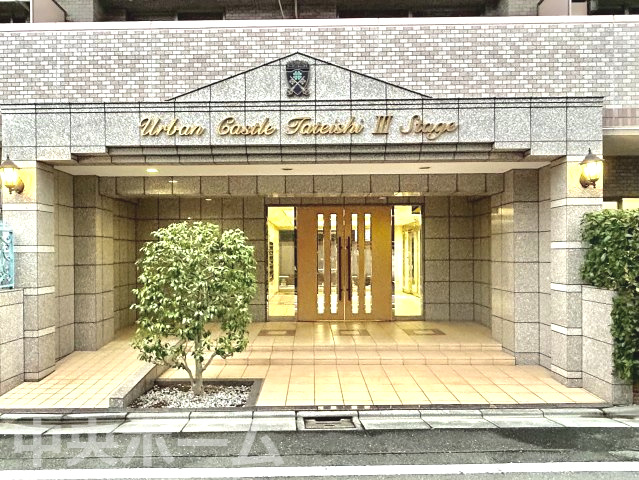 【エントランス】マンションのエントランスは、その物件の印象を決める、顔とも言える場所です。毎日通る場所ですからきれいなのが一番です。