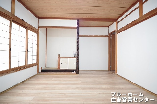 8帖の洋室です！お部屋には収納や窓があります！
