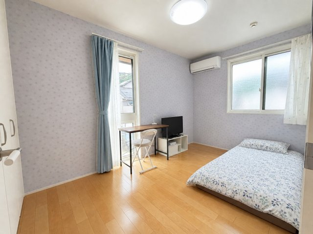 2面採光で明るさを確保した洋室は、開放感のある居住空間です。デスクスペースも設けやすく、在宅ワークやお子様のお部屋としても活用可能。シンプルな内装でインテリアの自由度も高い点が魅力です。