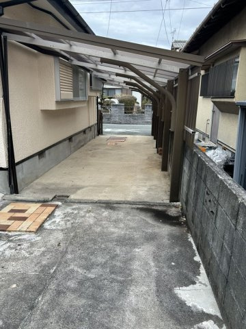 縦列で2台停められます