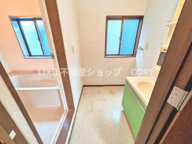 ゆとりの洗面スペースで朝の身支度も快適スムーズに！時間に余裕とゆとりを持たせます。