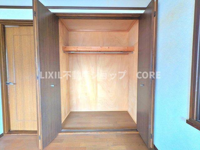 しっかりとした大きさのクローゼットを完備し、収納スペースも十分！