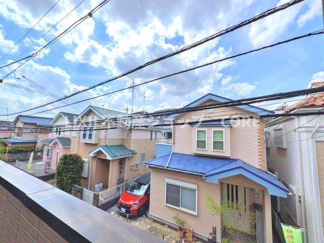 気持ちのいい空が見渡せる広いバルコニー。通風・採光にも優れ、心地よい光と風があふれています。